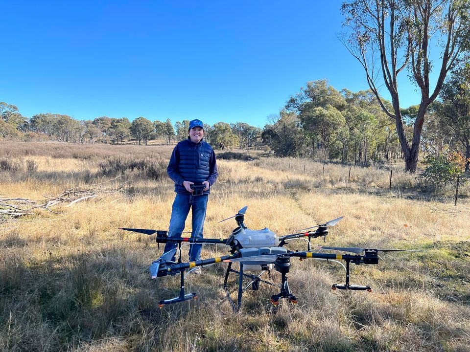Image Archie T30 drone spraying